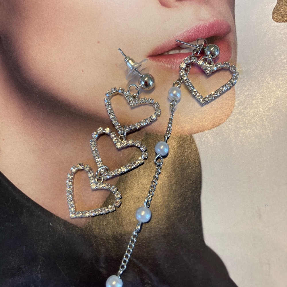 Asymmetrical Long Rhinestone Heart Earrings - Picture 3 of 5